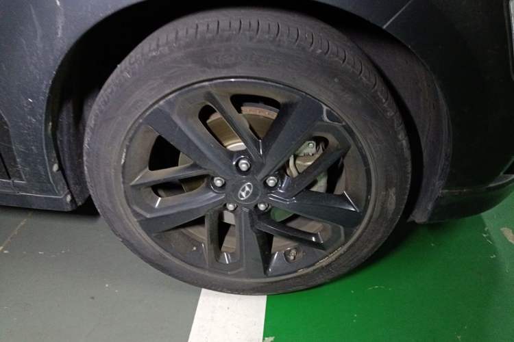 Used Hyundai ENCINO 2018 1.6T Dual-Clutch ZhiPao Edition China V Standard Right Front Wheel Hub