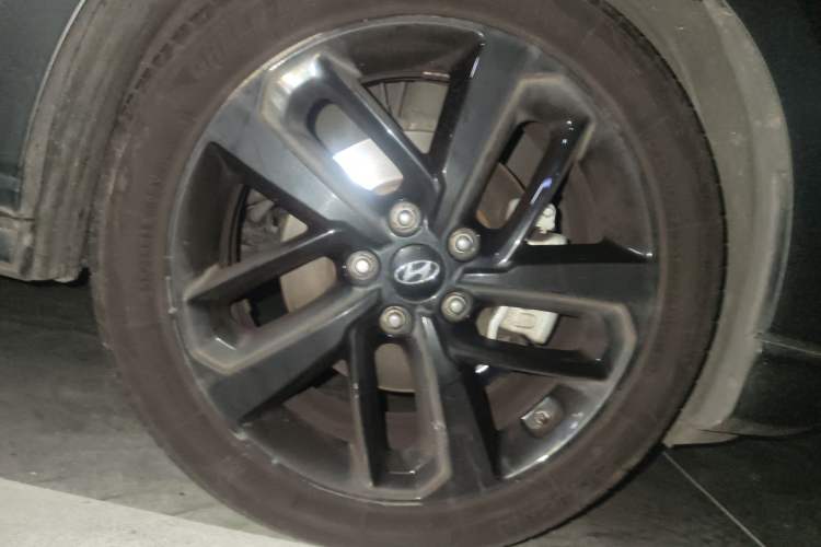Used Hyundai ENCINO 2018 1.6T Dual-Clutch ZhiPao Edition China V Standard Right Front Wheel Hub