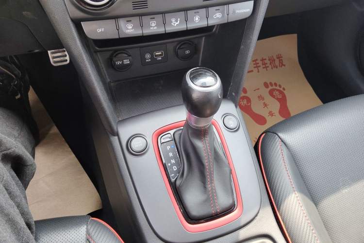 Used Hyundai ENCINO 2018 1.6T Dual-Clutch ZhiPao Edition China V Standard Gear Lever