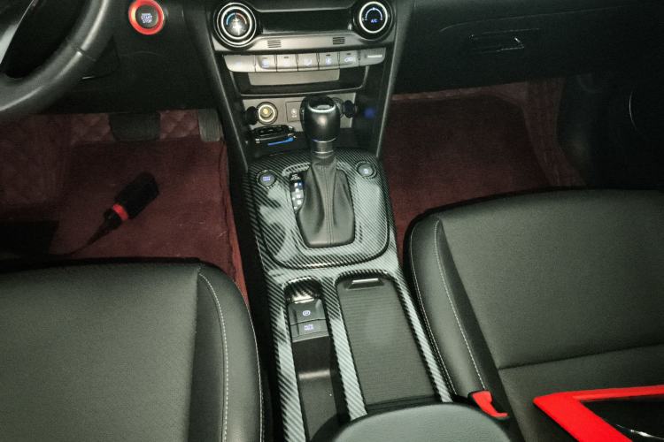 Used Hyundai ENCINO 2018 1.6T Dual-Clutch Zhilian Edition China V Standard Gear Lever