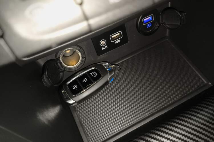 Used Hyundai ENCINO 2018 1.6T Dual-Clutch Zhilian Edition China V Standard Interior 1