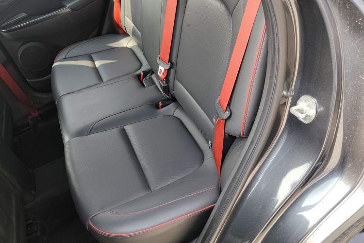 Used Hyundai ENCINO 2018 1.6T Dual-Clutch ZhiPao Edition China V Standard Left Rear Seat