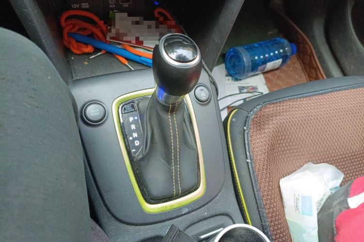 Used Hyundai ENCINO 2018 1.6T Dual-Clutch ZhiPao Edition China V Standard Gear Lever