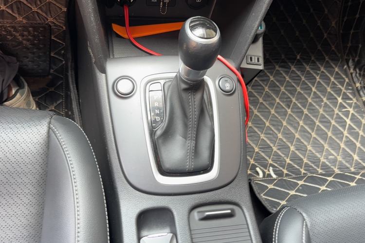 Used Hyundai ENCINO 2018 1.6T Dual-Clutch Zhilian Edition China V Standard Gear Lever
