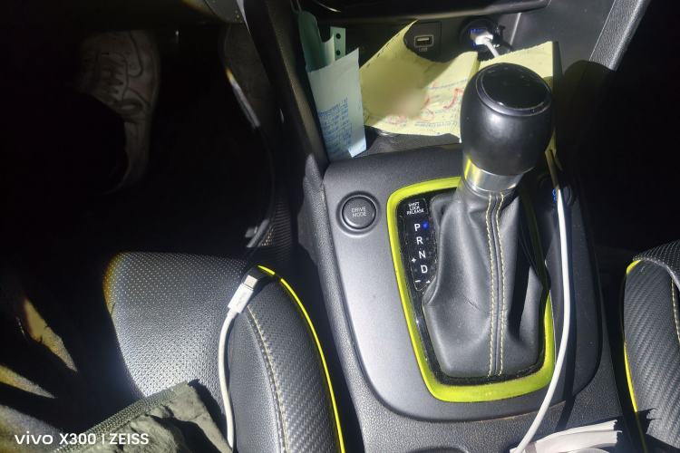Used Hyundai ENCINO 2018 1.6T Dual-Clutch ZhiPao Edition China V Standard Gear Lever