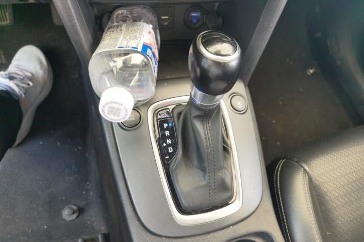 Used Hyundai ENCINO 2018 1.6T Dual-Clutch Zhilian Edition China V Standard Gear Lever