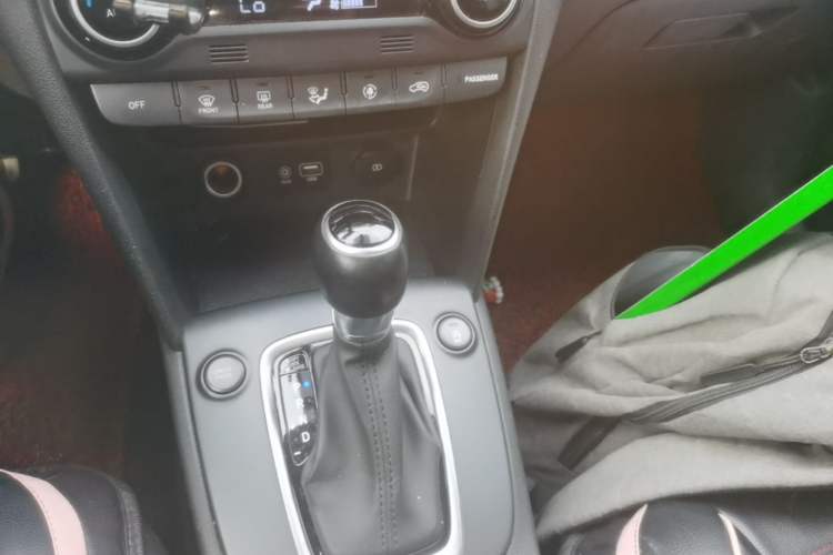 Used Hyundai ENCINO 2018 1.6T Dual-Clutch Zhilian Edition China V Standard Gear Lever