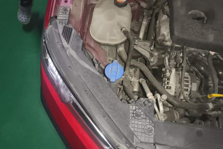 Used Hyundai ENCINO 2018 1.6T Dual-Clutch Zhilian Edition China V Standard Engine Bay Right