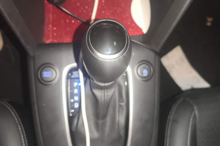 Used Hyundai ENCINO 2018 1.6T Dual-Clutch Zhilian Edition China V Standard Gear Lever