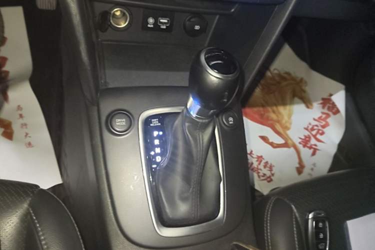 Used Hyundai ENCINO 2018 1.6T Dual-Clutch Zhilian Edition China V Standard Gear Lever