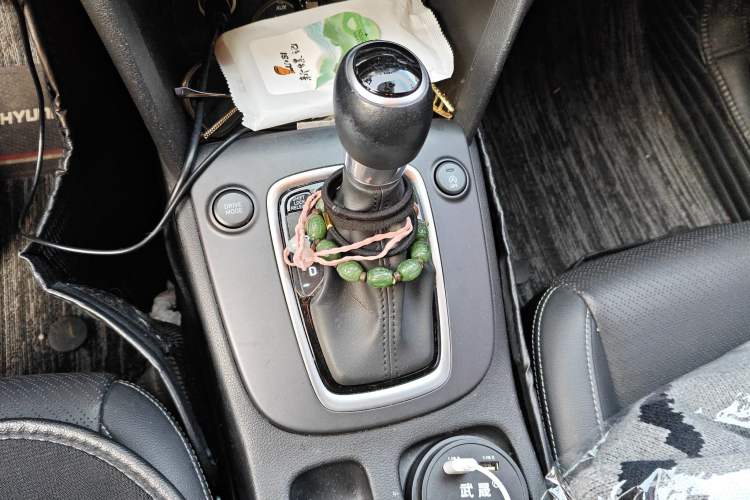 Used Hyundai ENCINO 2018 1.6T Dual-Clutch Zhilian Edition China V Standard Gear Lever