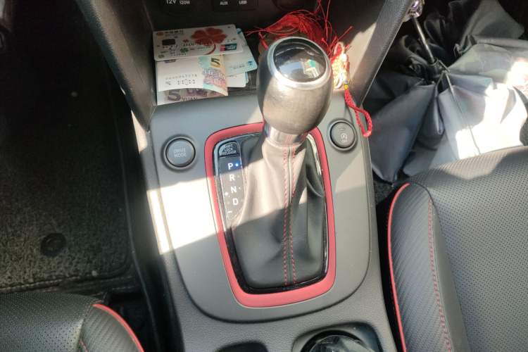 Used Hyundai ENCINO 2018 1.6T Dual-Clutch ZhiPao Edition China V Standard Gear Lever