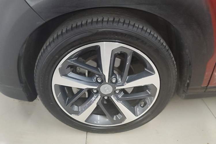Used Hyundai ENCINO 2018 1.6T Dual-Clutch Zhilian Edition China V Standard Left Front Wheel Hub