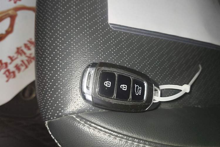 Used Hyundai ENCINO 2018 1.6T Dual-Clutch Zhilian Edition China V Standard Vehicle Key