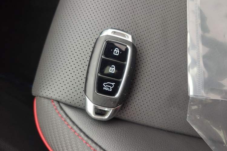 Used Hyundai ENCINO 2018 1.6T Dual-Clutch ZhiPao Edition China V Standard Vehicle Key