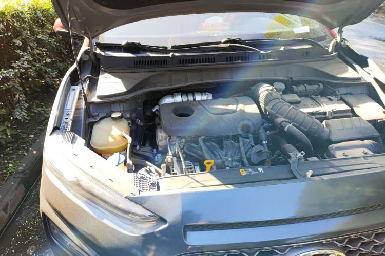 Used Hyundai ENCINO 2018 1.6T Dual-Clutch ZhiPao Edition China V Standard Engine Bay Right