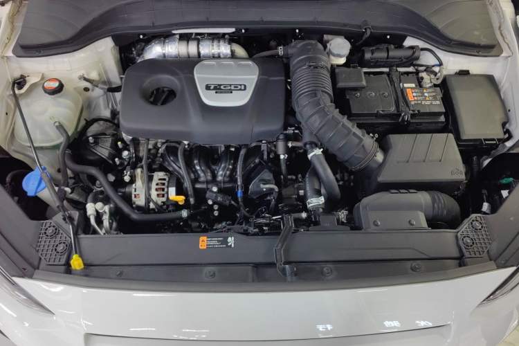 Used Hyundai ENCINO 2018 1.6T Dual-Clutch ZhiPao Edition China V Standard Engine Bay