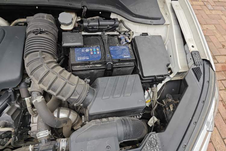 Used Hyundai ENCINO 2018 1.6T Dual-Clutch ZhiPao Edition China V Standard Engine Bay Left