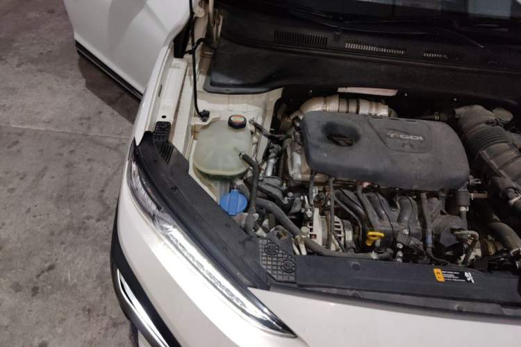 Used Hyundai ENCINO 2018 1.6T Dual-Clutch ZhiPao Edition China V Standard Engine Bay Right