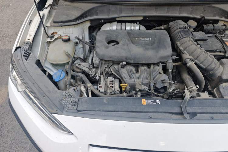 Used Hyundai ENCINO 2018 1.6T Dual-Clutch Zhilian Edition China V Standard Engine Bay Right