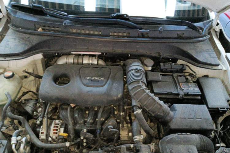 Used Hyundai ENCINO 2018 1.6T Dual-Clutch ZhiPao Edition China V Standard Engine Bay