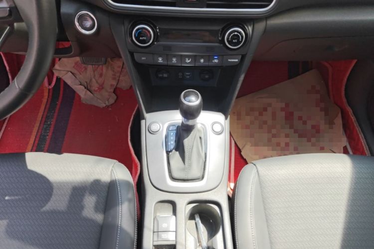 Used Hyundai ENCINO 2018 1.6T Dual-Clutch Zhilian Edition China V Standard Gear Lever