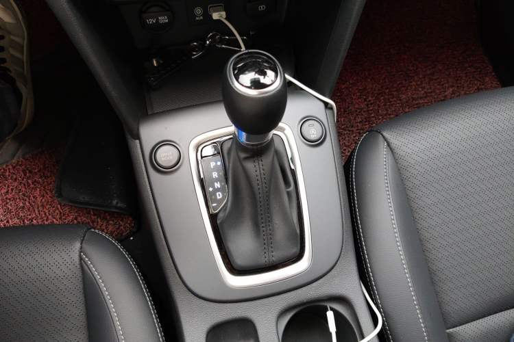 Used Hyundai ENCINO 2018 1.6T Dual-Clutch Zhilian Edition China V Standard Gear Lever