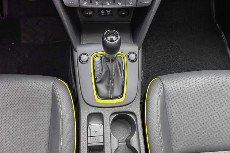 Used Hyundai ENCINO 2018 1.6T Dual-Clutch ZhiPao Edition China V Standard Gear Lever