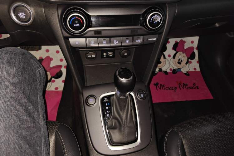Used Hyundai ENCINO 2018 1.6T Dual-Clutch Zhilian Edition China V Standard Gear Lever