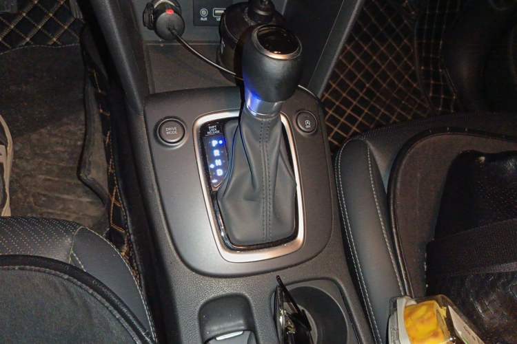 Used Hyundai ENCINO 2018 1.6T Dual-Clutch Zhilian Edition China V Standard Gear Lever