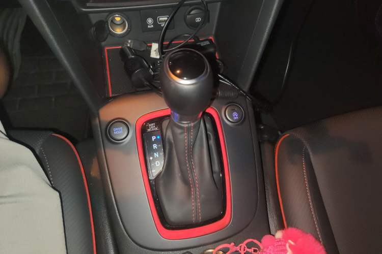 Used Hyundai ENCINO 2018 1.6T Dual-Clutch ZhiPao Edition China V Standard Gear Lever