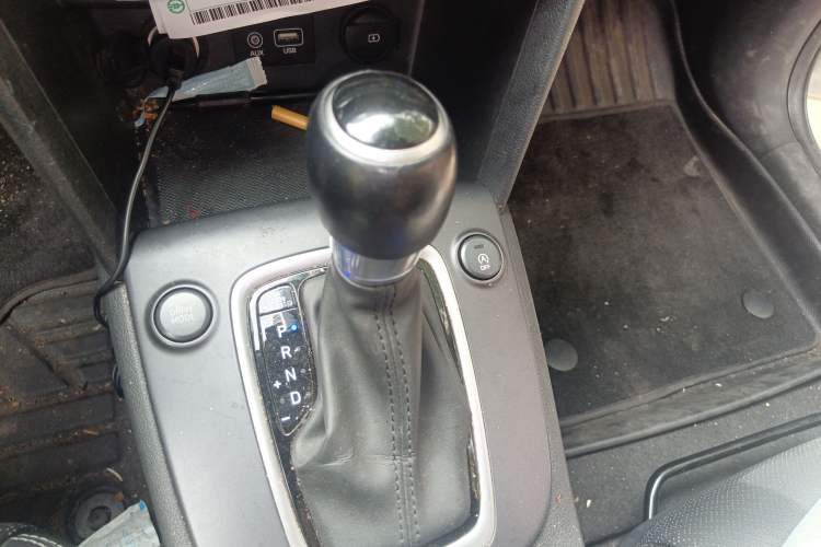 Used Hyundai ENCINO 2018 1.6T Dual-Clutch Zhilian Edition China V Standard Gear Lever