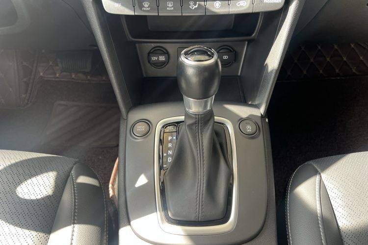 Used Hyundai ENCINO 2018 1.6T Dual-Clutch Zhilian Edition China V Standard Gear Lever