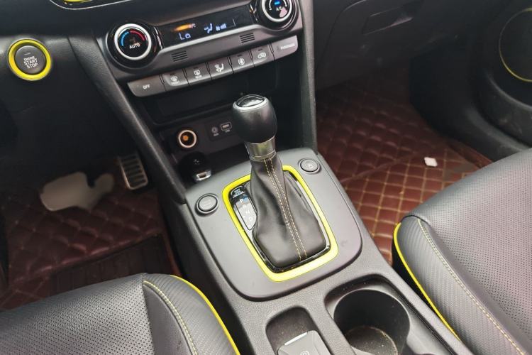 Used Hyundai ENCINO 2018 1.6T Dual-Clutch ZhiPao Edition China V Standard Gear Lever