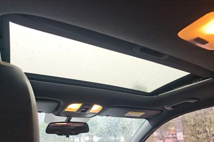 Used Hyundai ENCINO 2018 1.6T Dual-Clutch ZhiPao Edition China V Standard Headliner