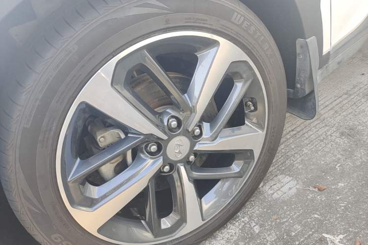 Used Hyundai ENCINO 2018 1.6T Dual-Clutch Zhilian Edition China V Standard Left Front Wheel Hub