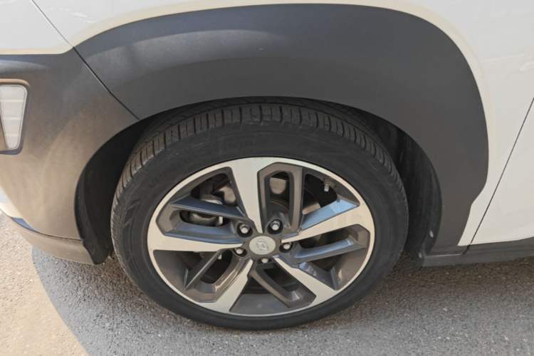 Used Hyundai ENCINO 2018 1.6T Dual-Clutch Zhilian Edition China V Standard Left Front Wheel Hub
