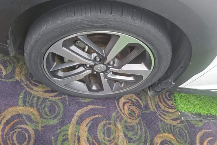 Used Hyundai ENCINO 2018 1.6T Dual-Clutch Zhilian Edition China V Standard Left Front Wheel Hub