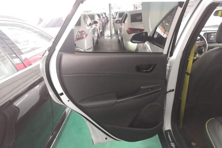 Used Hyundai ENCINO 2018 1.6T Dual-Clutch ZhiPao Edition China V Standard Left Rear Door Interior
