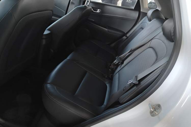 Used Hyundai ENCINO 2018 1.6T Dual-Clutch Zhilian Edition China V Standard Left Rear Seat