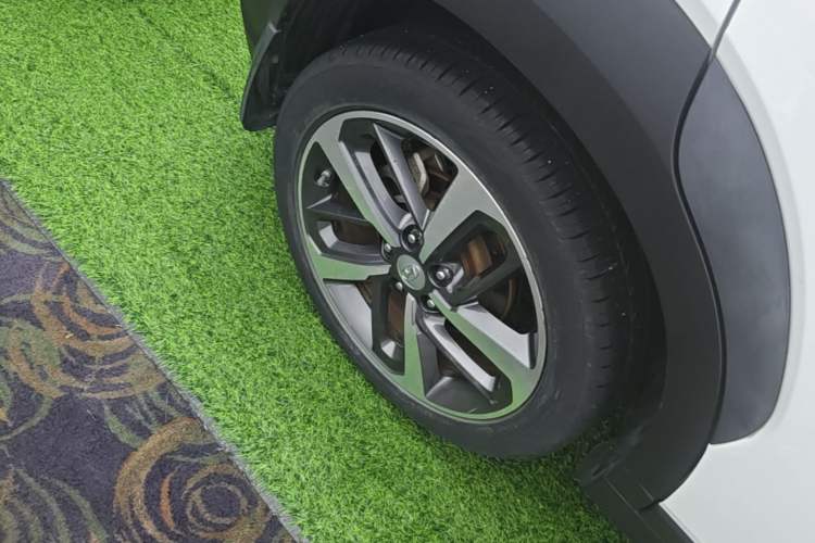 Used Hyundai ENCINO 2018 1.6T Dual-Clutch Zhilian Edition China V Standard Right Rear Wheel Hub