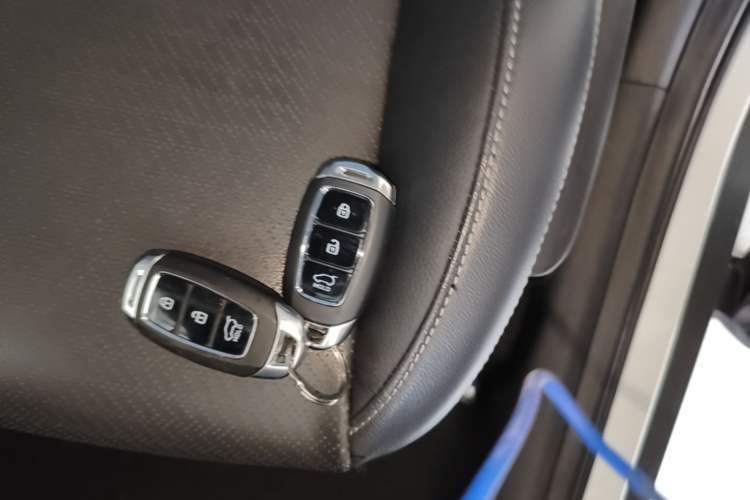 Used Hyundai ENCINO 2018 1.6T Dual-Clutch Zhilian Edition China V Standard Vehicle Key