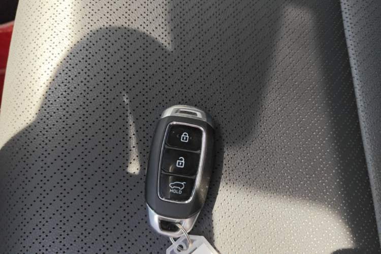 Used Hyundai ENCINO 2018 1.6T Dual-Clutch Zhilian Edition China V Standard Vehicle Key