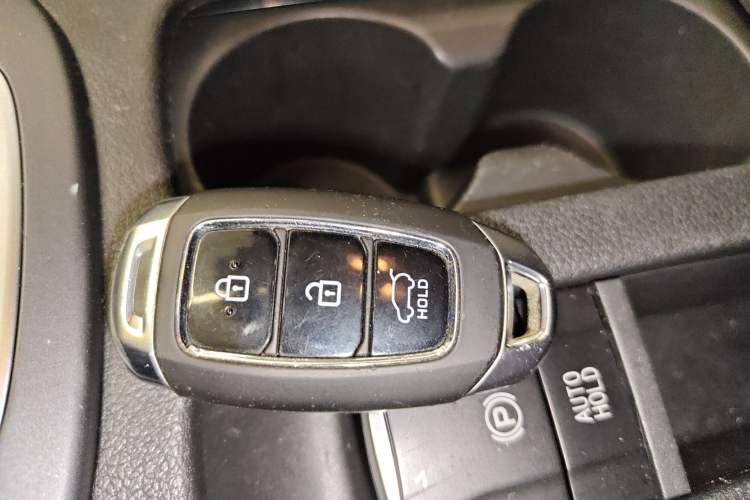 Used Hyundai ENCINO 2018 1.6T Dual-Clutch Zhilian Edition China V Standard Vehicle Key