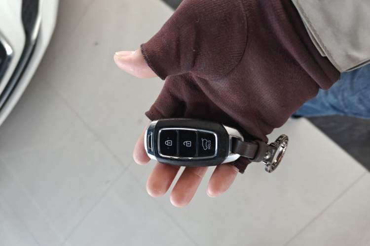 Used Hyundai ENCINO 2018 1.6T Dual-Clutch Zhilian Edition China V Standard Vehicle Key
