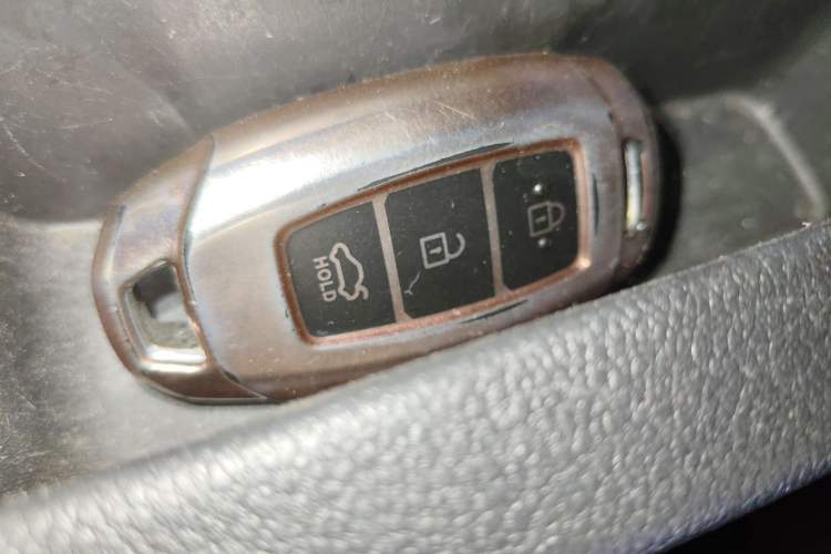 Used Hyundai ENCINO 2018 1.6T Dual-Clutch Zhilian Edition China V Standard Vehicle Key
