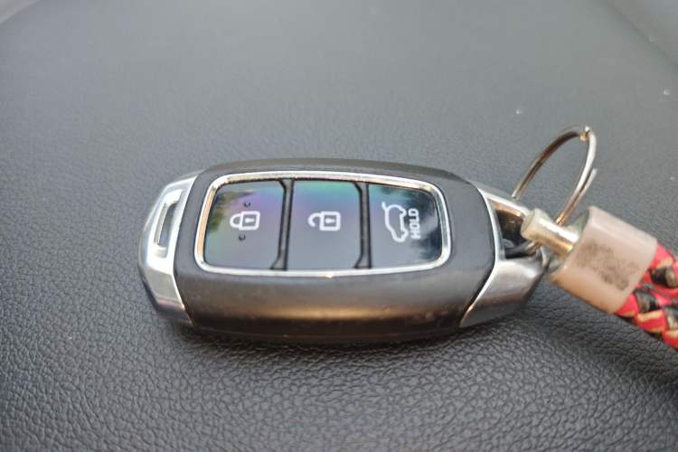 Used Hyundai ENCINO 2018 1.6T Dual-Clutch Zhilian Edition China V Standard Vehicle Key