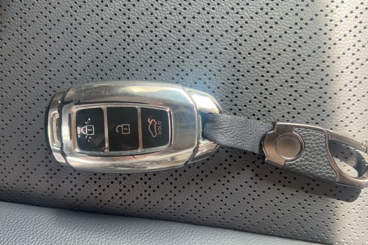 Used Hyundai ENCINO 2018 1.6T Dual-Clutch Zhilian Edition China V Standard Vehicle Key