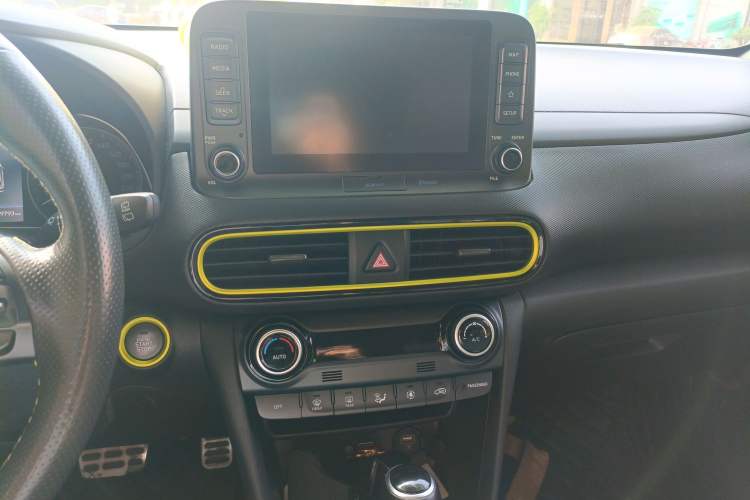 Used Hyundai ENCINO 2018 1.6T Dual-Clutch ZhiPao Edition China V Standard Audio And AC Panel