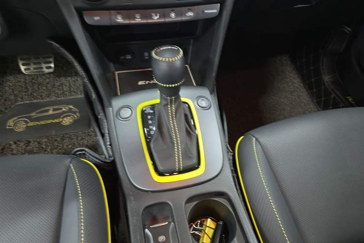 Used Hyundai ENCINO 2018 1.6T Dual-Clutch Prestige Version China V Standard Gear Lever